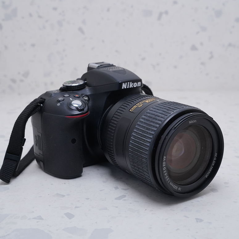 Nikon D5300 DSLR con lente 18-300mm f/3.5-6.3G ED VR - USADO 5