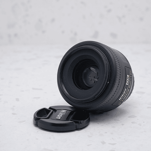 Nikon AF-S DX NIKKOR 35mm f/1.8G - USADO 4