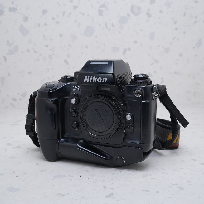 Nikon F4 + Grip MB-21 - USADO 1