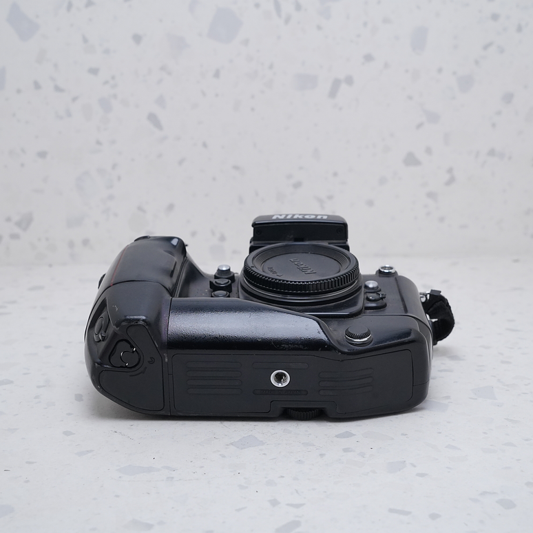 Nikon F4 + Grip MB-21 - USADO 2