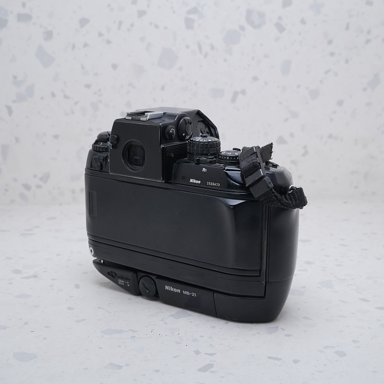 Nikon F4 + Grip MB-21 - USADO 4