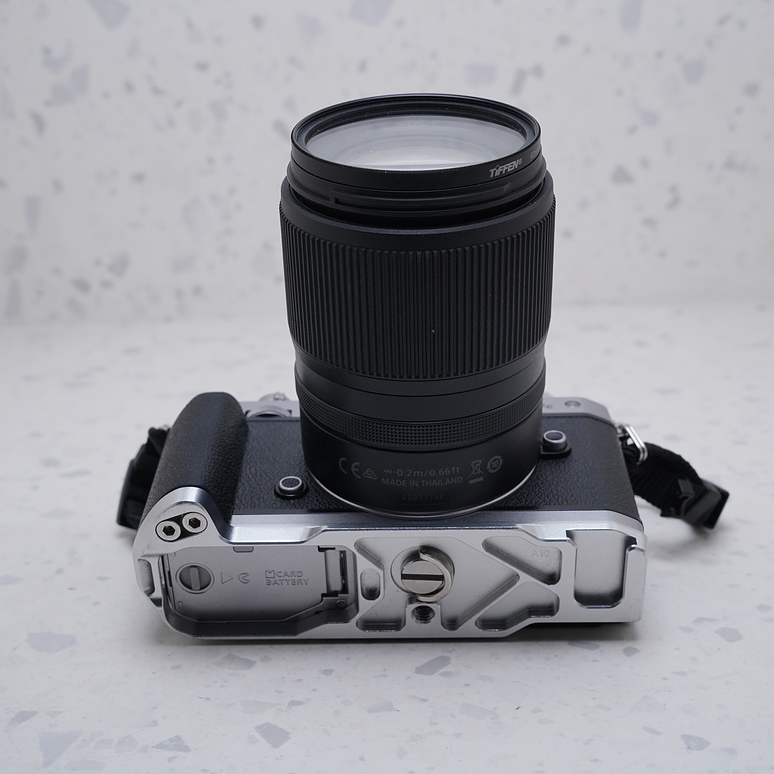 Nikon Z fc con lente NIKKOR Z 18-140mm f/3.5-6.3 VR - USADO 7