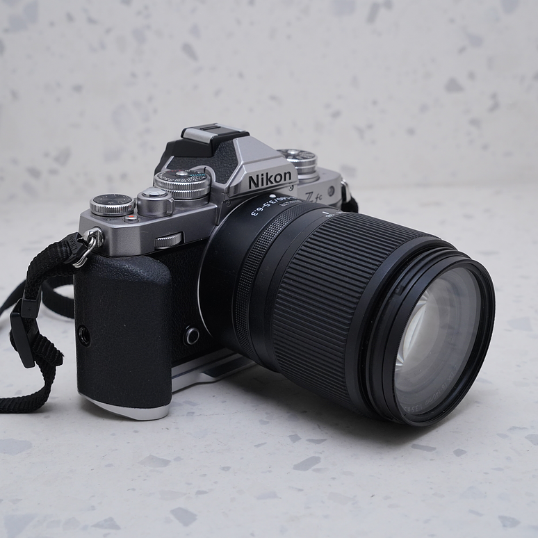 Nikon Z fc con lente NIKKOR Z 18-140mm f/3.5-6.3 VR - USADO 5