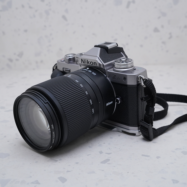 Nikon Z fc con lente NIKKOR Z 18-140mm f/3.5-6.3 VR - USADO 2