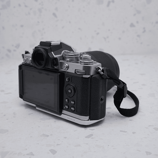 Nikon Z fc con lente NIKKOR Z 18-140mm f/3.5-6.3 VR - USADO 4