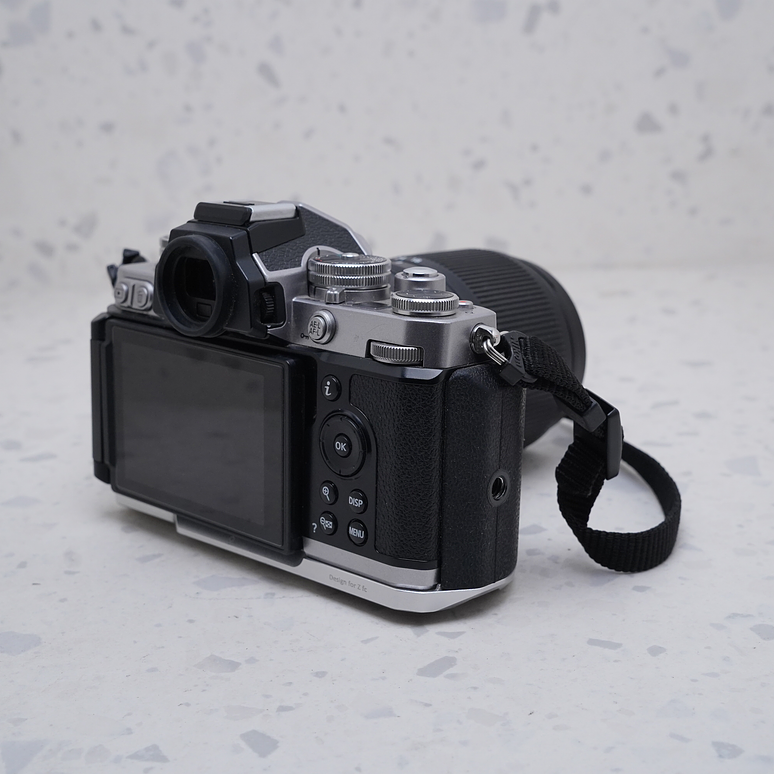 Nikon Z fc con lente NIKKOR Z 18-140mm f/3.5-6.3 VR - USADO 4