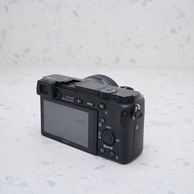 Sony a6000 + Lente 16-50mm - USADO 3