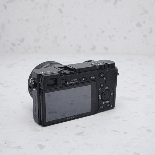 Sony a6000 + Lente 16-50mm - USADO 5