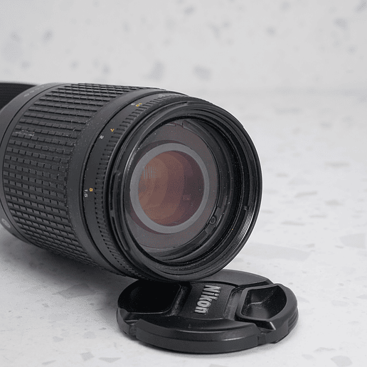 Nikon AF Zoom-NIKKOR 70-300mm f/4-5.6G - USADO 4