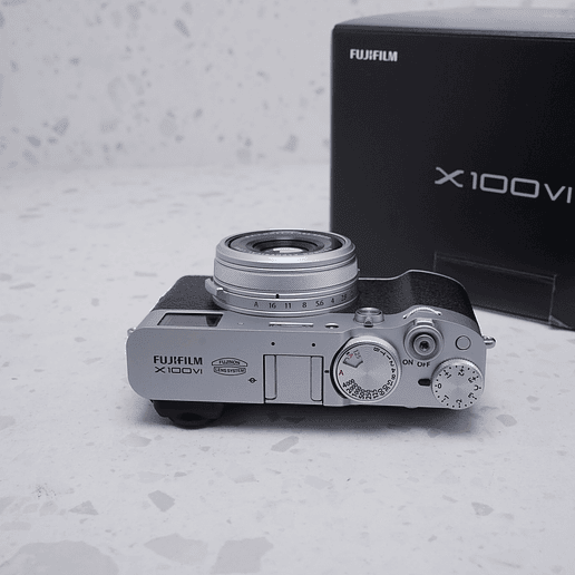 FUJIFILM X100VI (Silver) - USADO 6