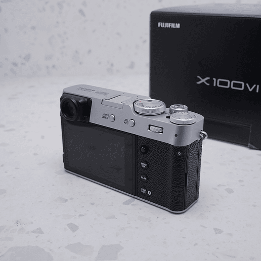 FUJIFILM X100VI (Silver) - USADO 7