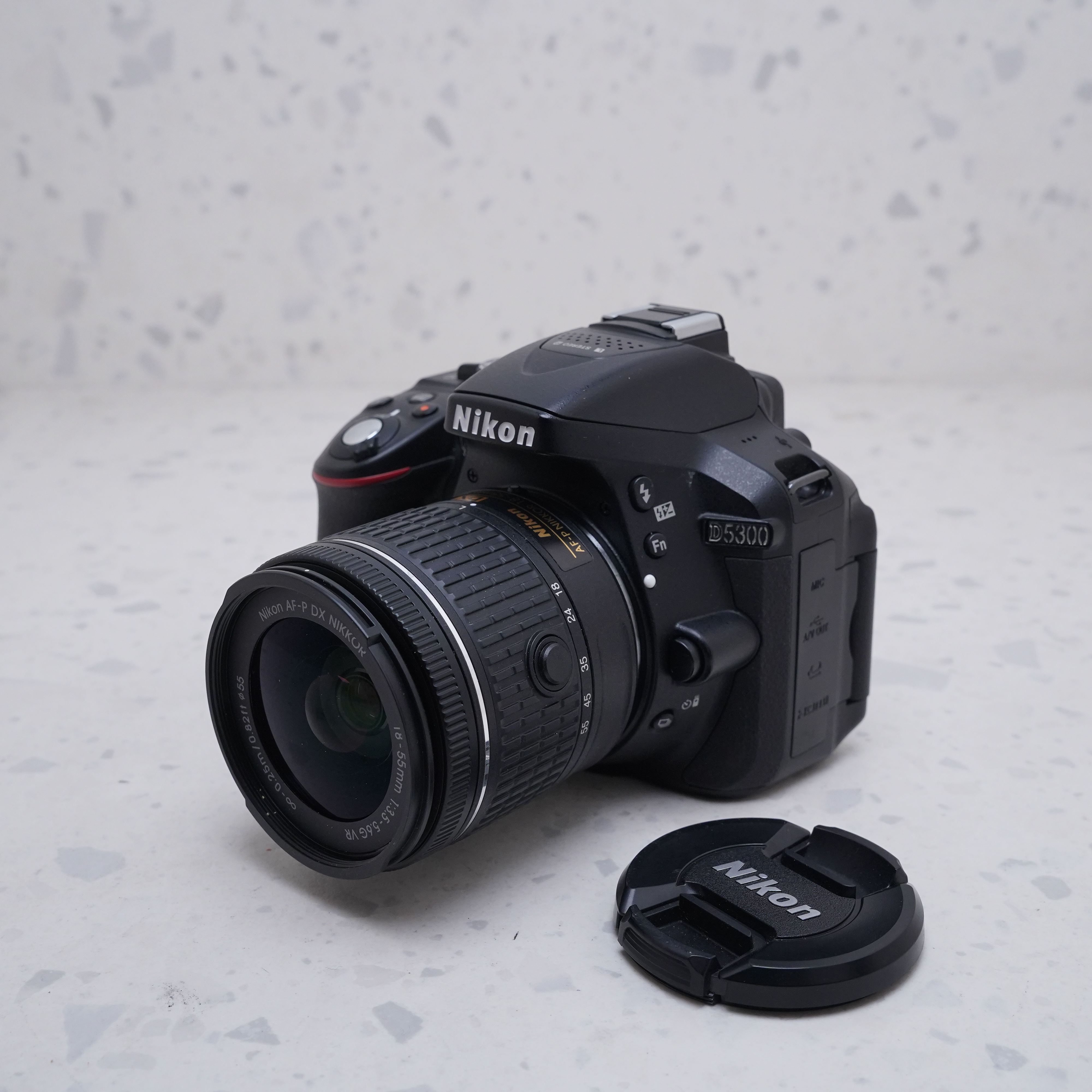 Nikon D5300 + 18-55mm - USADO