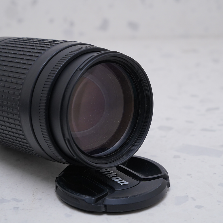 Nikon AF Zoom-NIKKOR 70-300mm f/4-5.6G - USADO 4