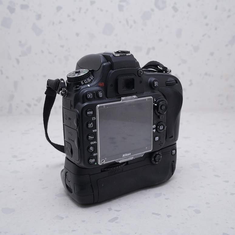 Nikon D610 (Body) - USADO  3