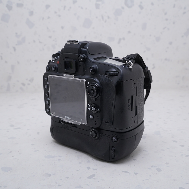 Nikon D610 (Body) - USADO  4