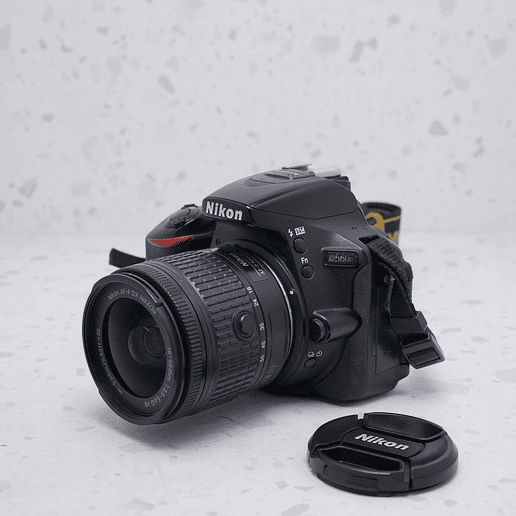 Nikon D5600 + 18-55mm - USADO 2