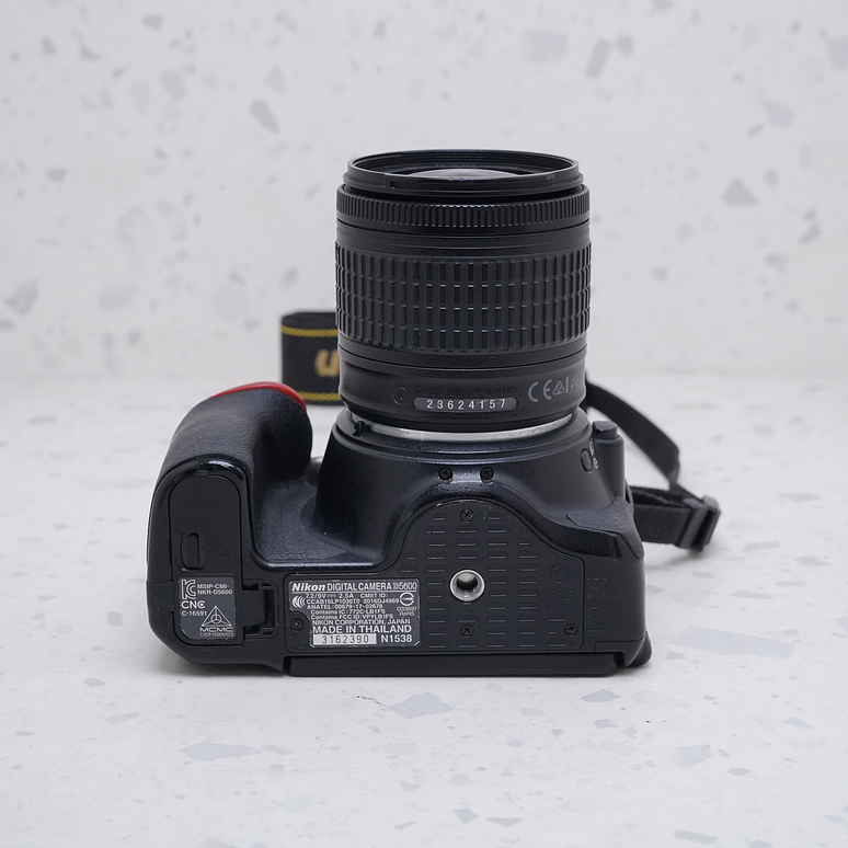 Nikon D5600 + 18-55mm - USADO 7