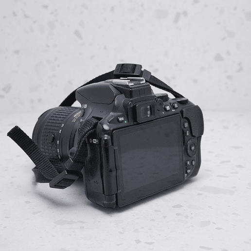 Nikon D5600 + 18-55mm - USADO 5