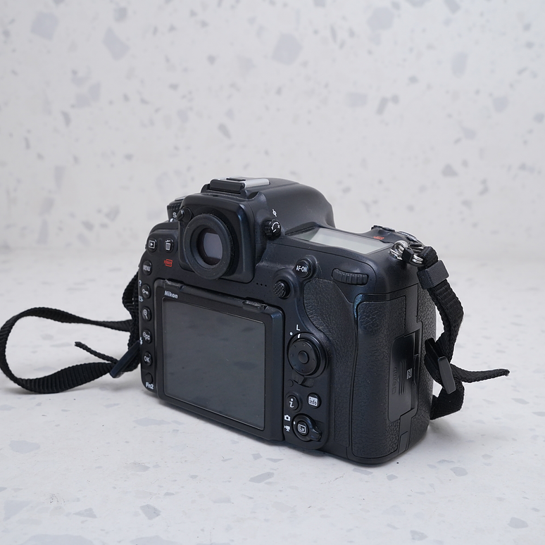 Nikon D500 DSLR - USADO 5