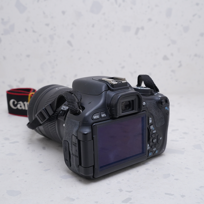 Canon EOS Rebel T3i + 135mm - USADO 3