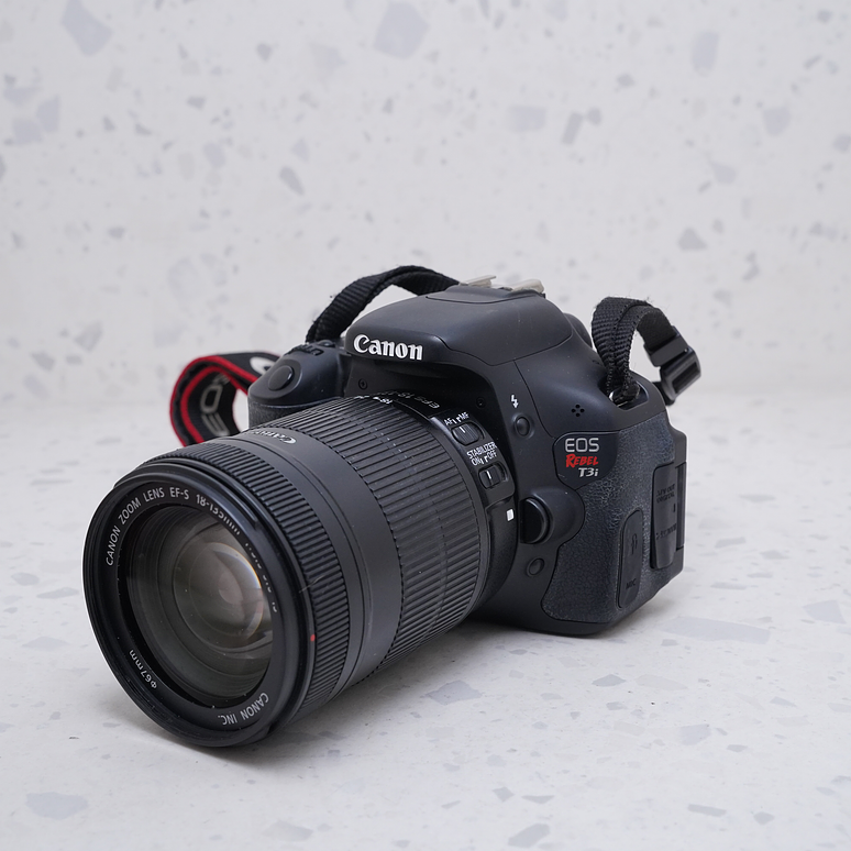 Canon EOS Rebel T3i + 135mm - USADO 5