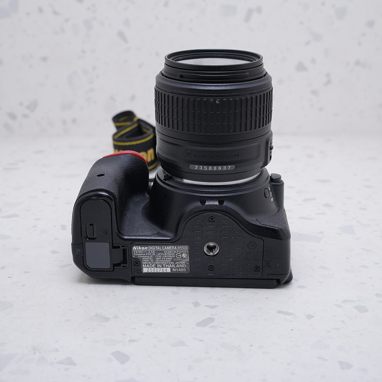 Nikon D5500 con lente de 18-55mm - USADO 8