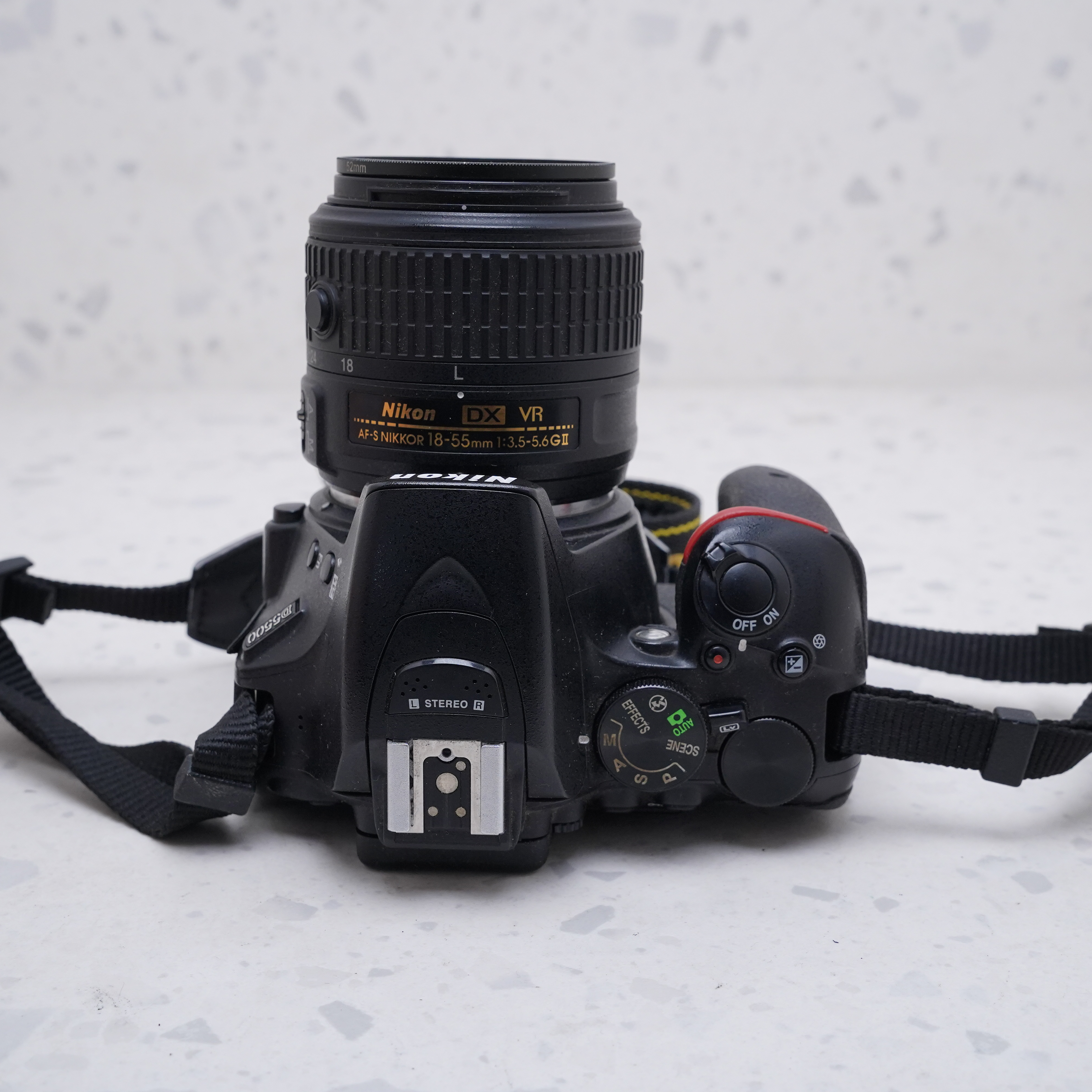 Nikon D5500 con lente de 18-55mm - USADO