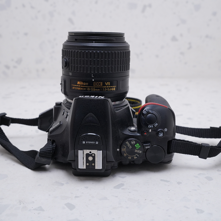 Nikon D5500 con lente de 18-55mm - USADO 7