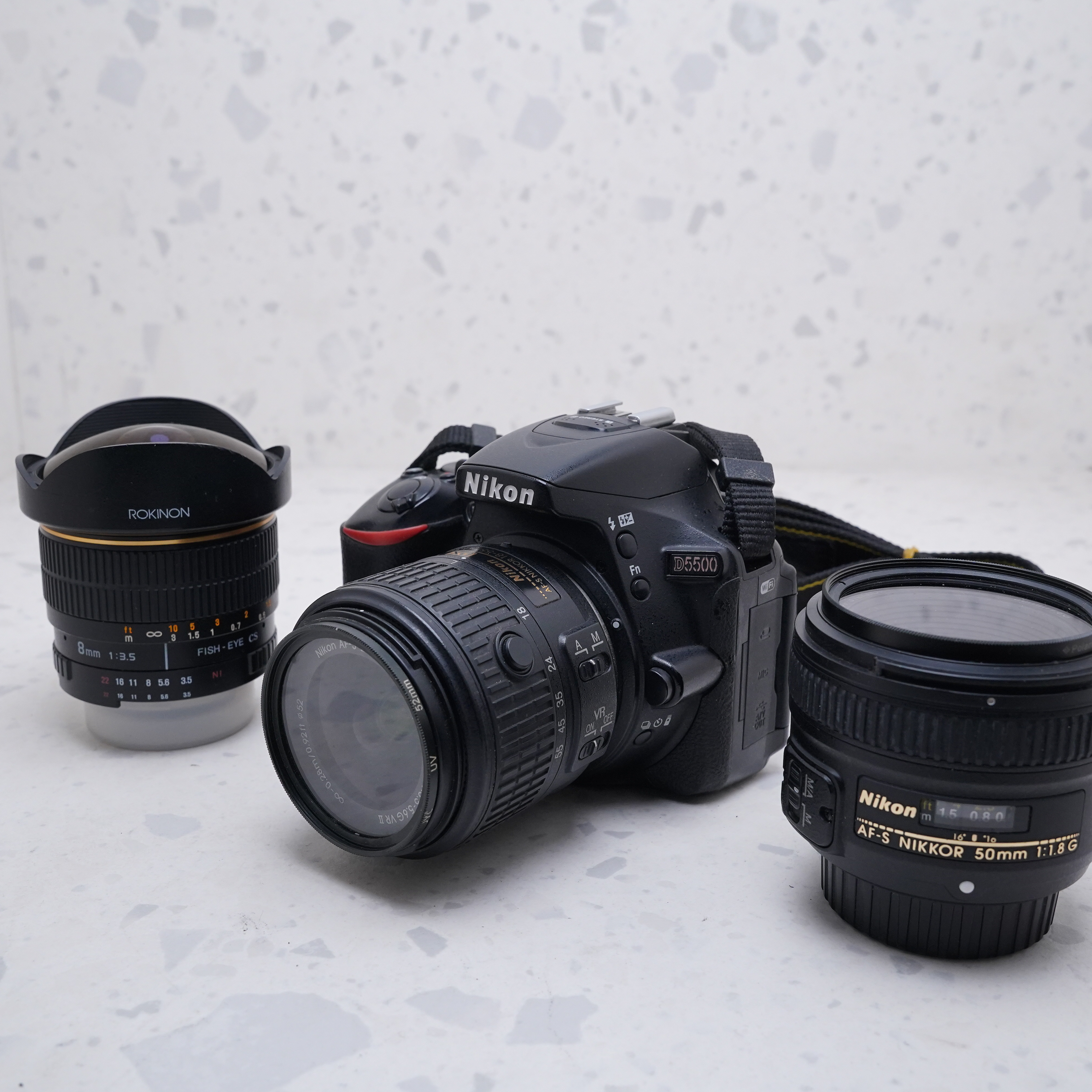 Nikon D5500 con lente de 18-55mm - USADO