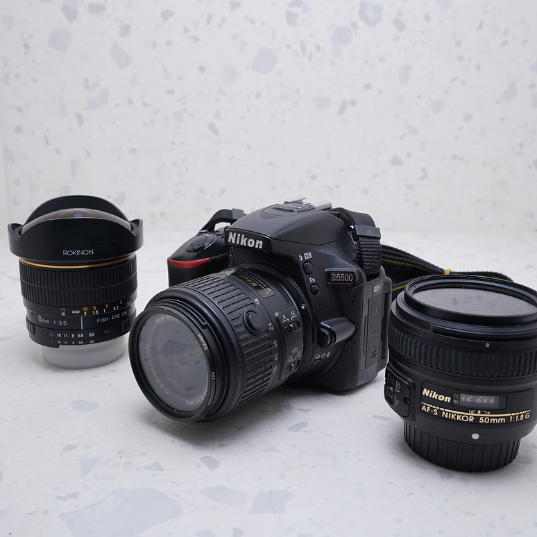 Nikon D5500 con lente de 18-55mm - USADO 2