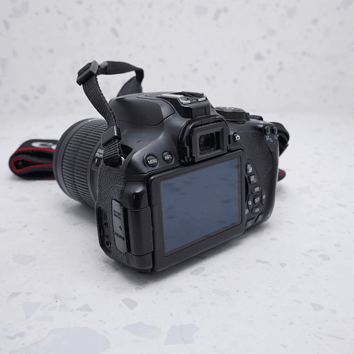 Canon EOS Rebel T5i + 18-135mm - USADO 3