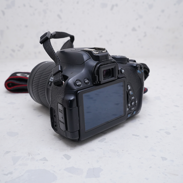 Canon EOS Rebel T5i + 18-135mm - USADO 3