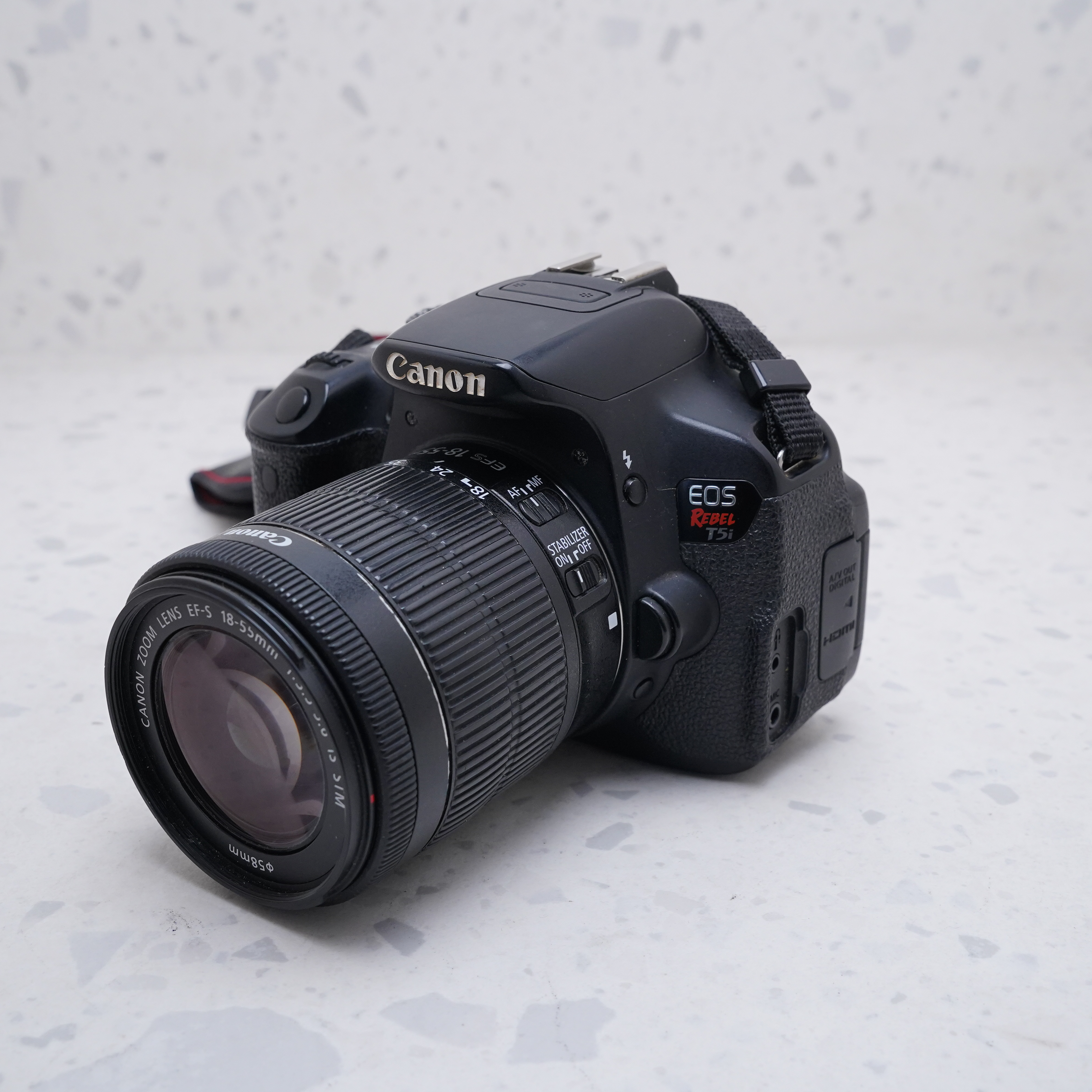 Canon EOS Rebel T5i + 18-135mm - USADO