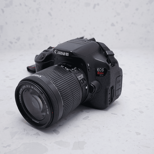 Canon EOS Rebel T5i + 18-135mm - USADO 2