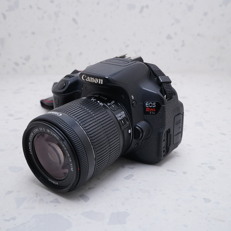 Canon EOS Rebel T5i + 18-135mm - USADO 2