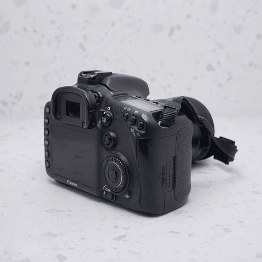 Canon EOS 7D + 18-135mm - USADO 5