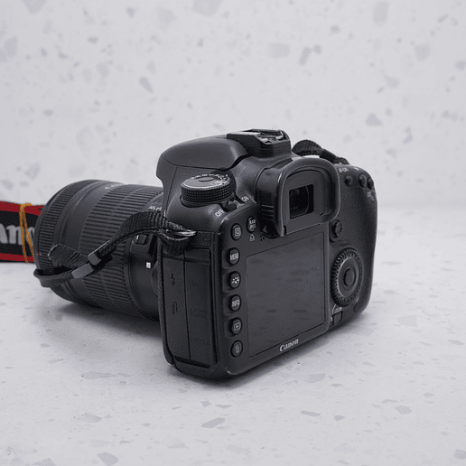 Canon EOS 7D + 18-135mm - USADO 6