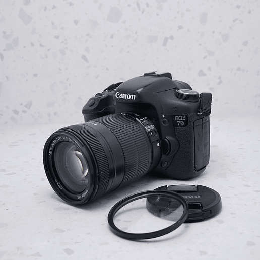 Canon EOS 7D + 18-135mm - USADO 8