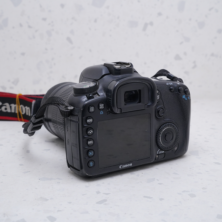 Canon EOS 7D + 18-135mm - USADO 9