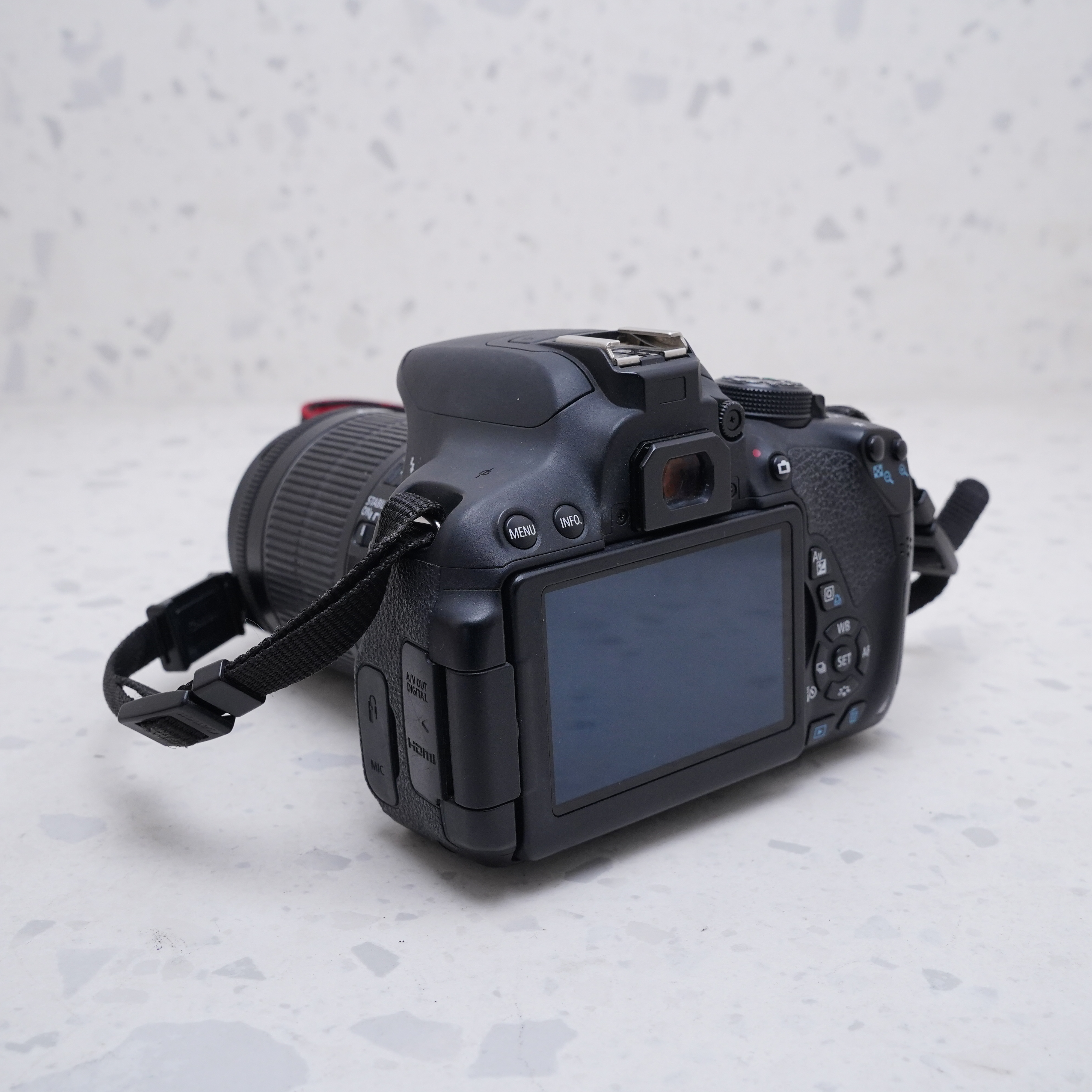 Canon 700D (T5i) + 18-55mm - USADO