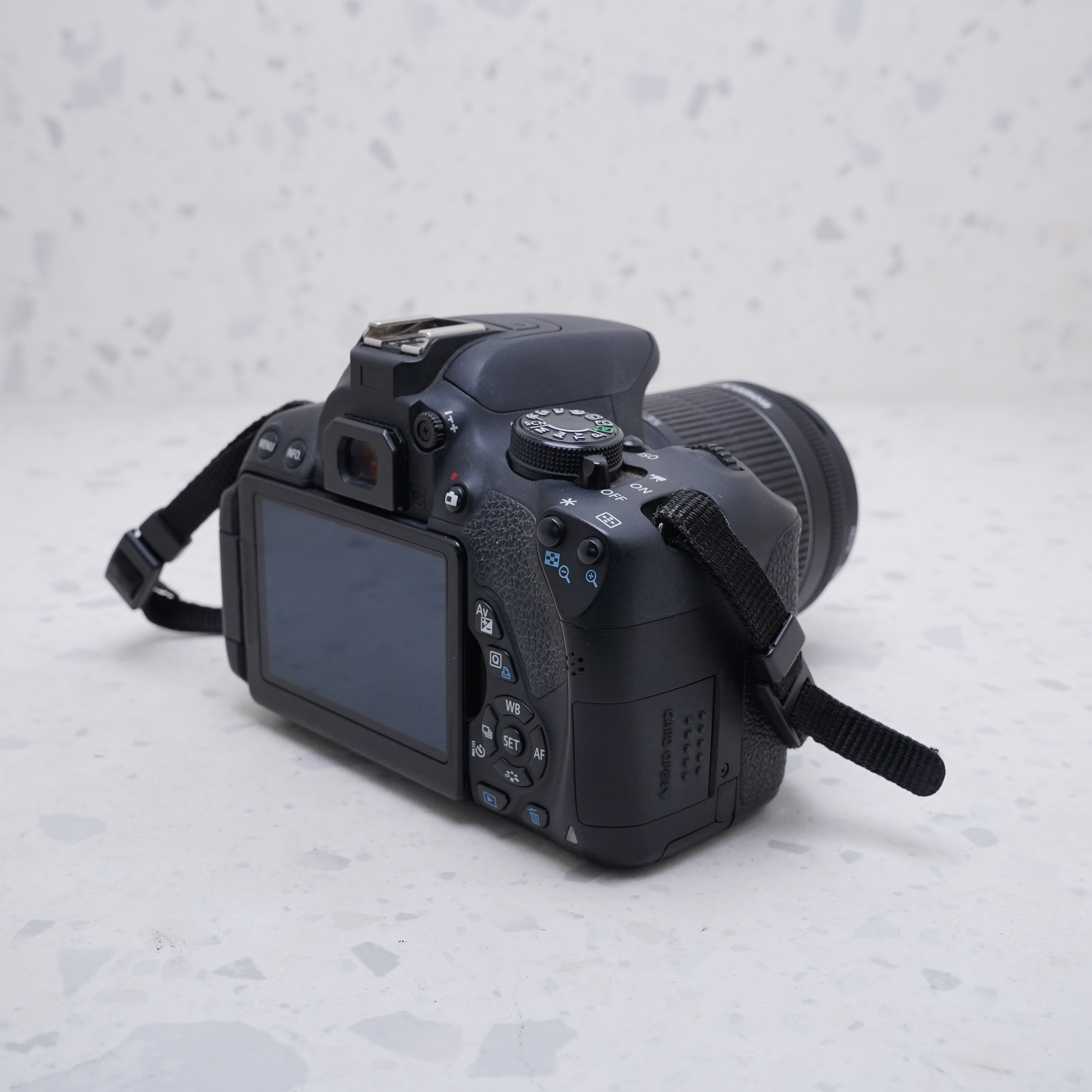 Canon 700D (T5i) + 18-55mm - USADO