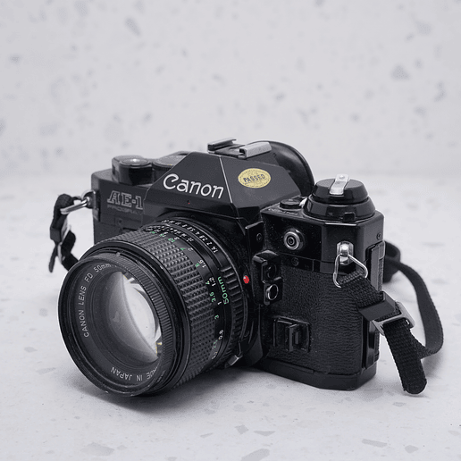 Canon AE-1 + Lente 50mm f/1.4 - USADO 1