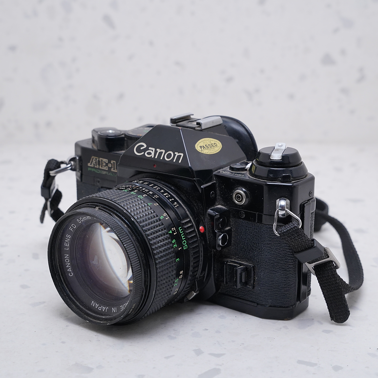 Canon AE-1 + Lente 50mm f/1.4 - USADO 1