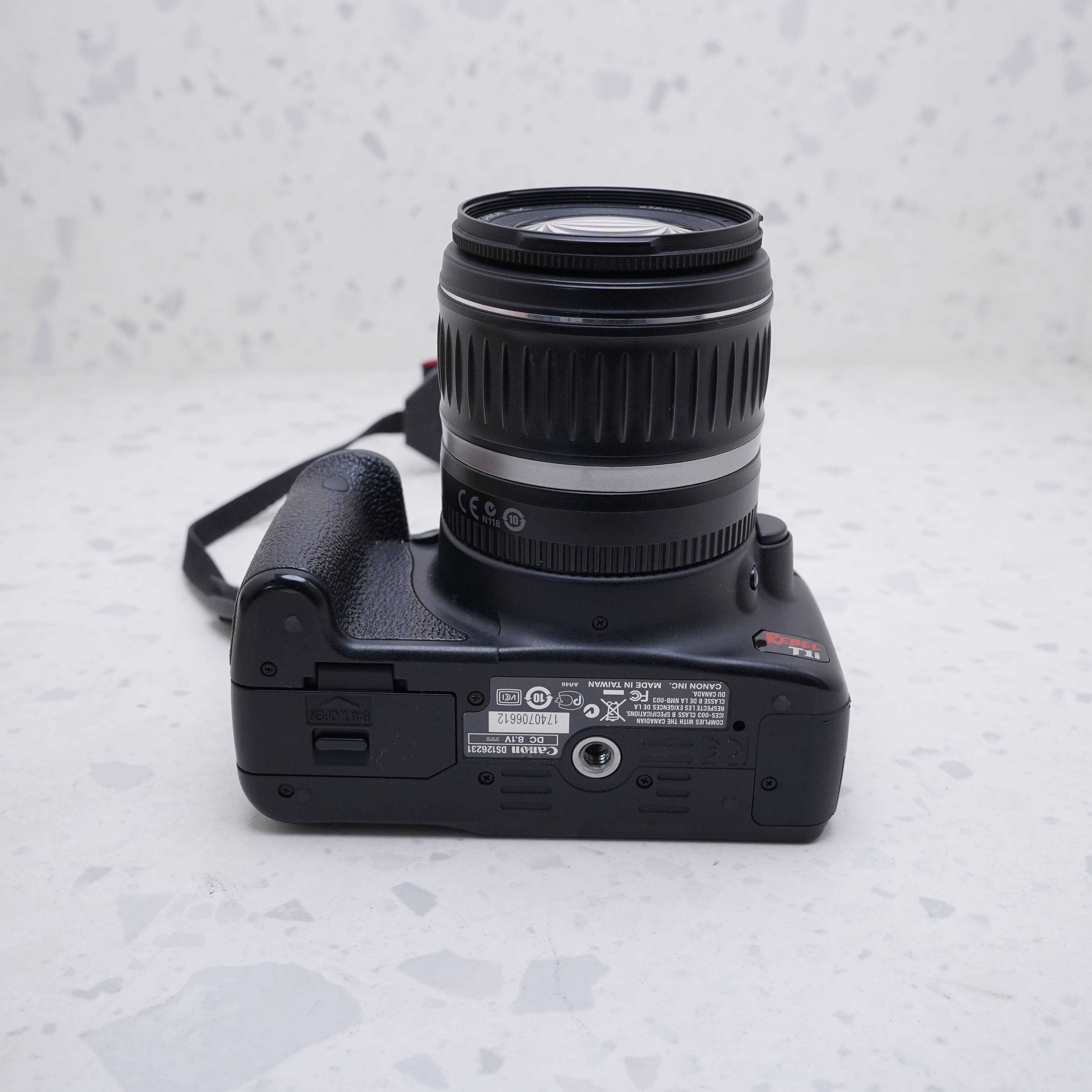  Canon EOS Rebel T1i +18-55mm f/3.5-5.6 IS - USADO