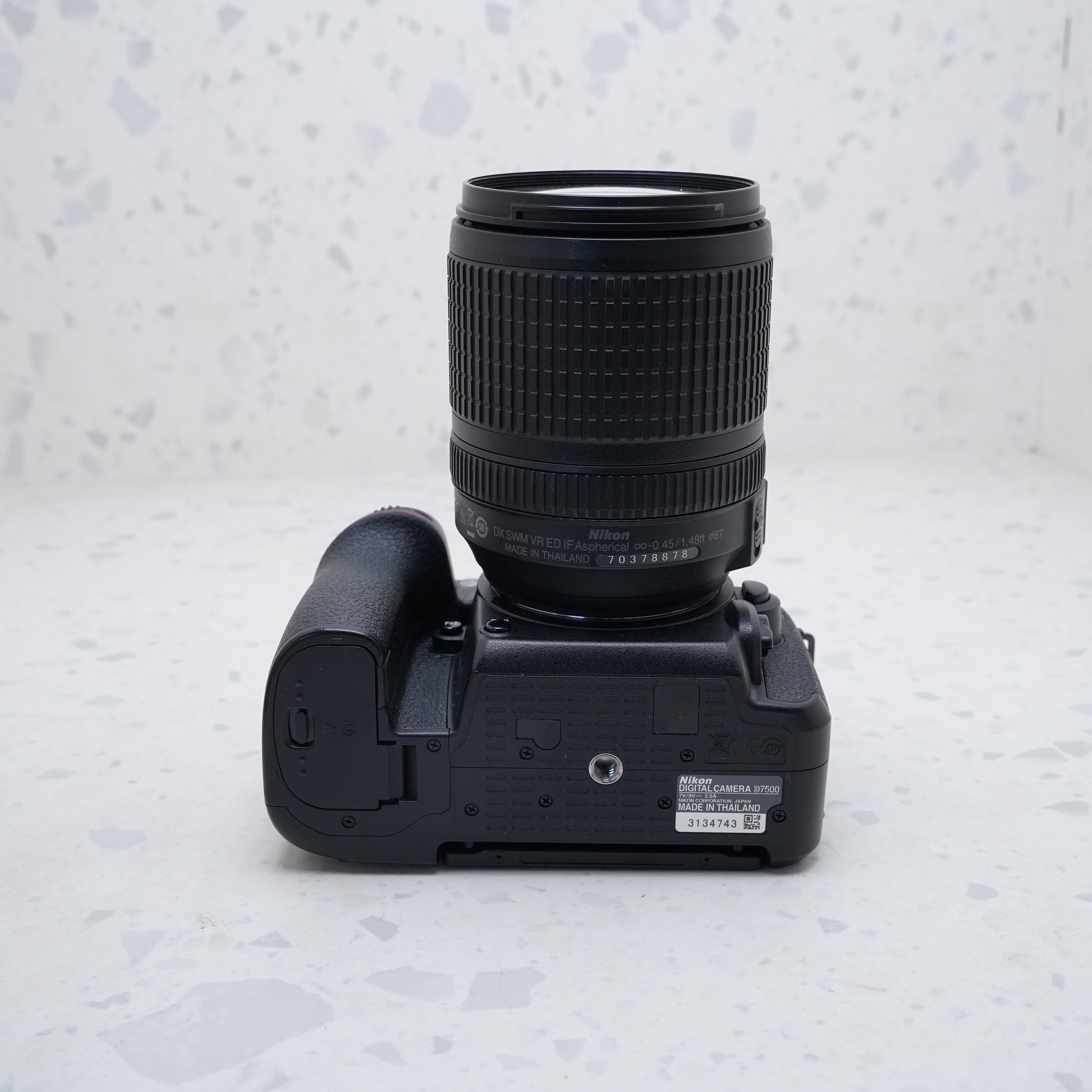 Nikon D7500 + 18-140mm + Accesorios - USADO