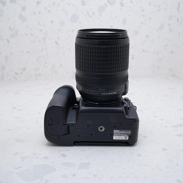 Nikon D7500 + 18-140mm + Accesorios - USADO 8