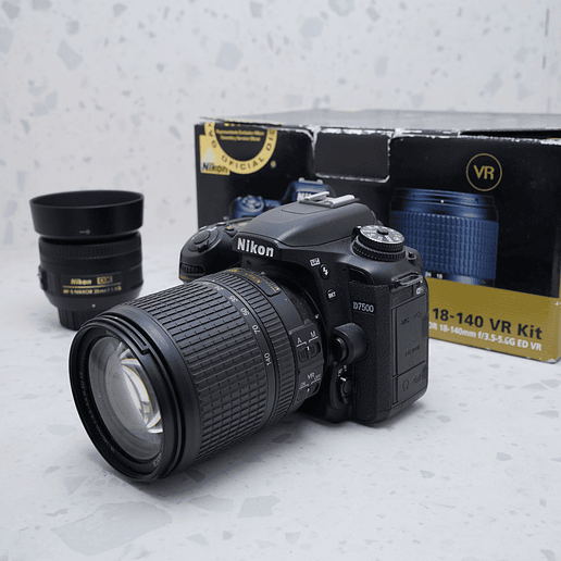 Nikon D7500 + 18-140mm + Accesorios - USADO 2