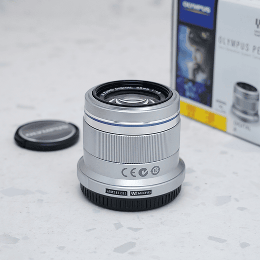  Olympus M.Zuiko Digital 45mm f/1.8 - USADO 3