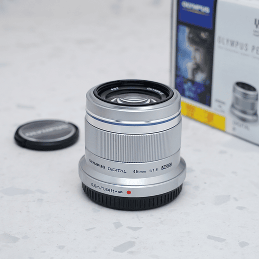  Olympus M.Zuiko Digital 45mm f/1.8 - USADO 2