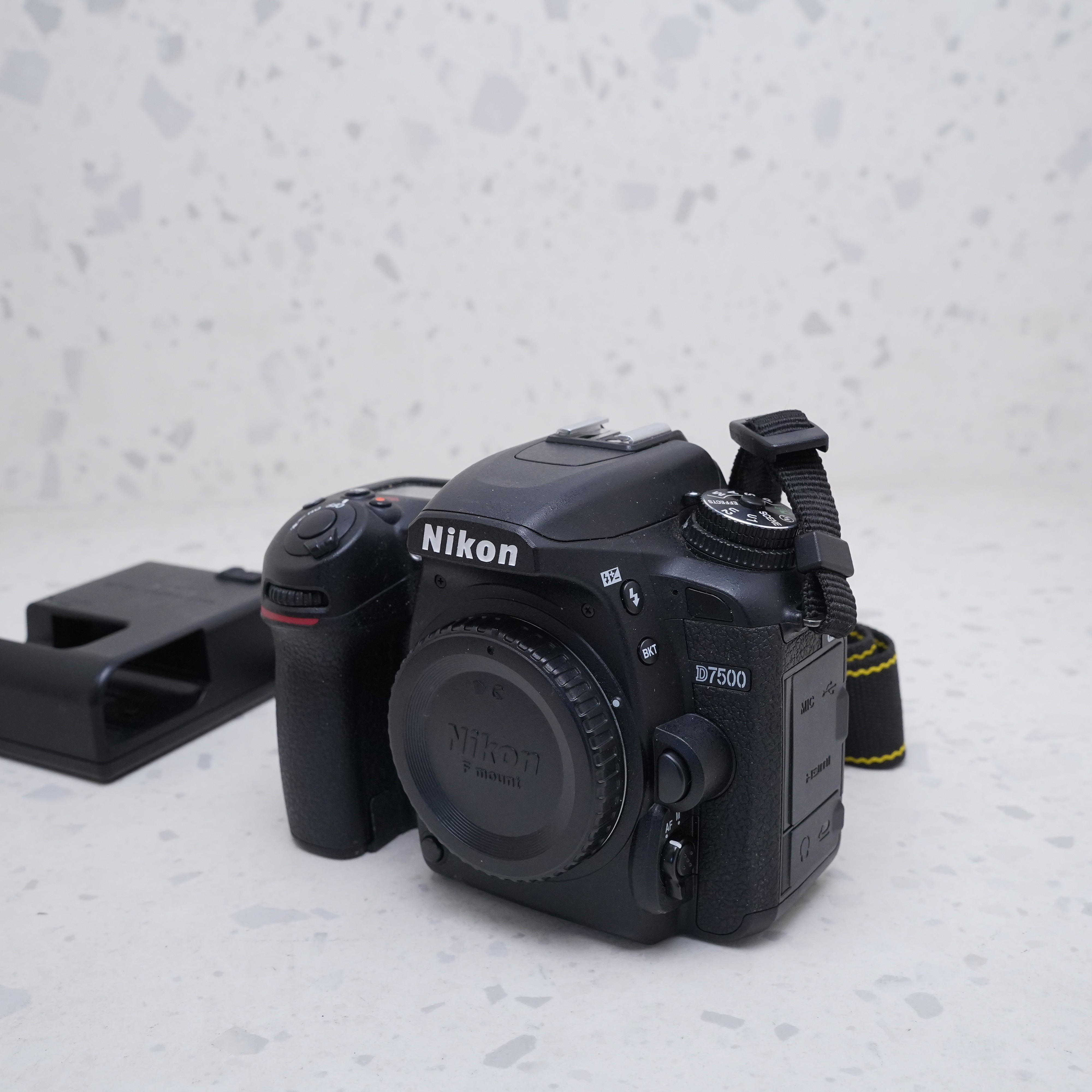 Nikon D7500 (Body) - USADO